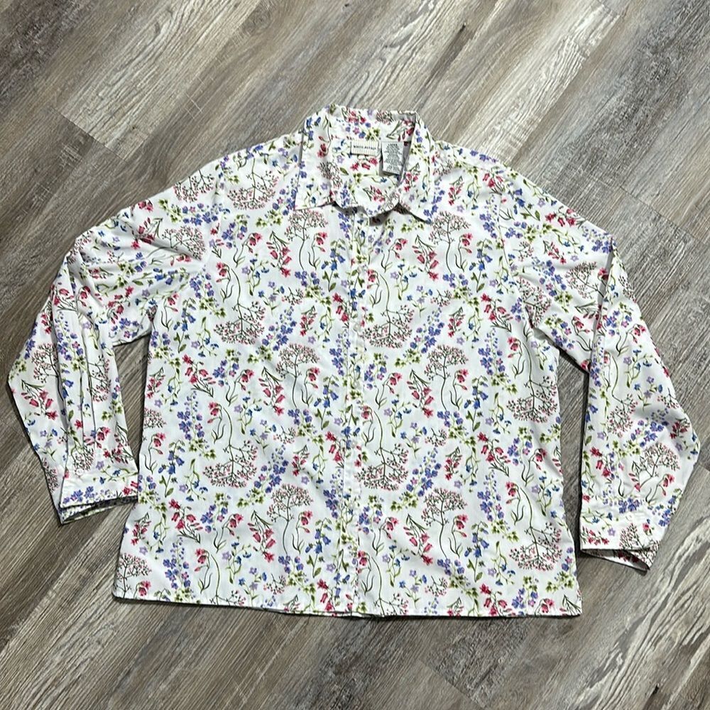 WHITE STAG • XL (16/18) • BEAUTIFUL FLORAL TOP • button up • like new 🌸 WA-1577